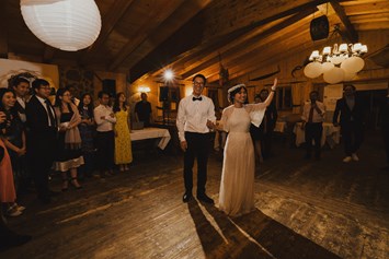 Hochzeit: Die Tanzfläche der Forsthofalm. - Forsthof Almhütte