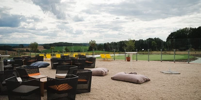 Hochzeit - Freigericht (Main-Kinzig-Kreis) - Zahlreiche Lounge-Möbel laden zum Entspannen und einen Drink im Freien zu genießen. - Restaurant Heckers