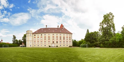 Matrimonio - Raabs an der Thaya - Die Schloss Horn steht in der Südostecke der ummauerten Stadt – am Zusammenfluss vom Mödringbach in die Taffa in der Stadtgemeinde Horn im Bezirk Horn in Niederösterreich. Im 12. Jahrhundert wurde diese Stadtburg angelegt und gehört seit 1676 deren von Hoyos (Adelsgeschlecht) in der Linie Hoyos-Sprinzenstein. - Schloss Horn