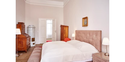 Matrimonio - Raabs an der Thaya - Im neu sanierten Schlosstrakt stehen 4 luxuriöse Suite mit top Ausstattung zur Verfügung. Jede Suite verfügt über Boxspringbetten und ein eigenes Badezimmer mit freistehender Badewanne und Dusche. Zusätzlich steht im Trakt auch der Küchen- und Wohnbereich zur freien Verfügung. - Schloss Horn