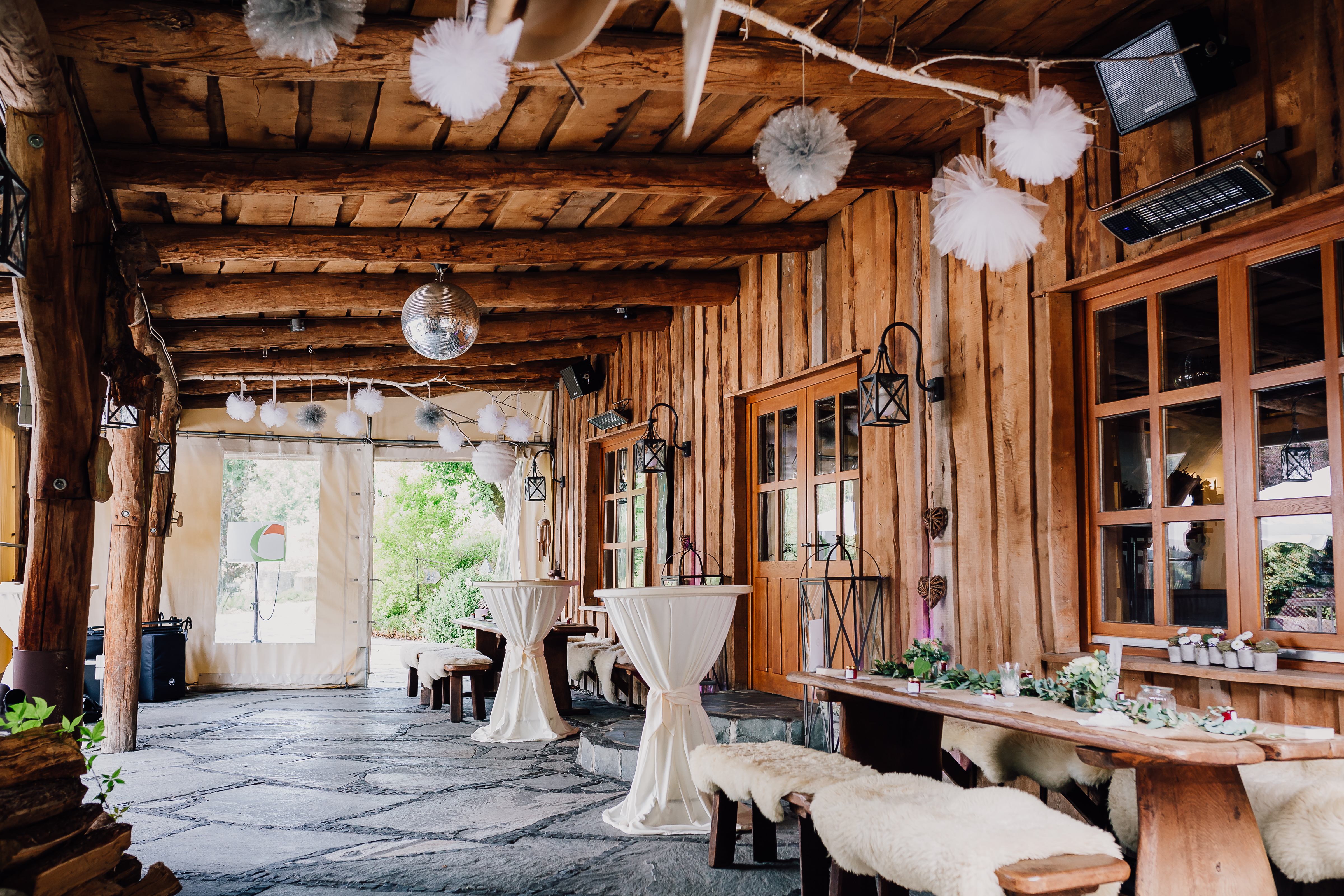 Eventbauernhof Sprikeltrix Angaben zu den Festsälen Melkstall mit großem Blockhaus