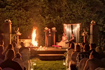 Hochzeit: Hochzeit am Abend - Eventbauernhof Sprikeltrix