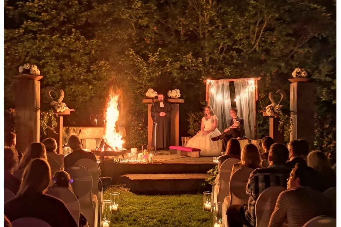 Hochzeit: Hochzeit am Abend - Eventbauernhof Sprikeltrix