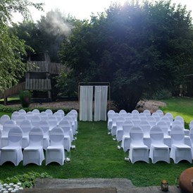Hochzeit: Hochzeit im Garten - Eventbauernhof Sprikeltrix