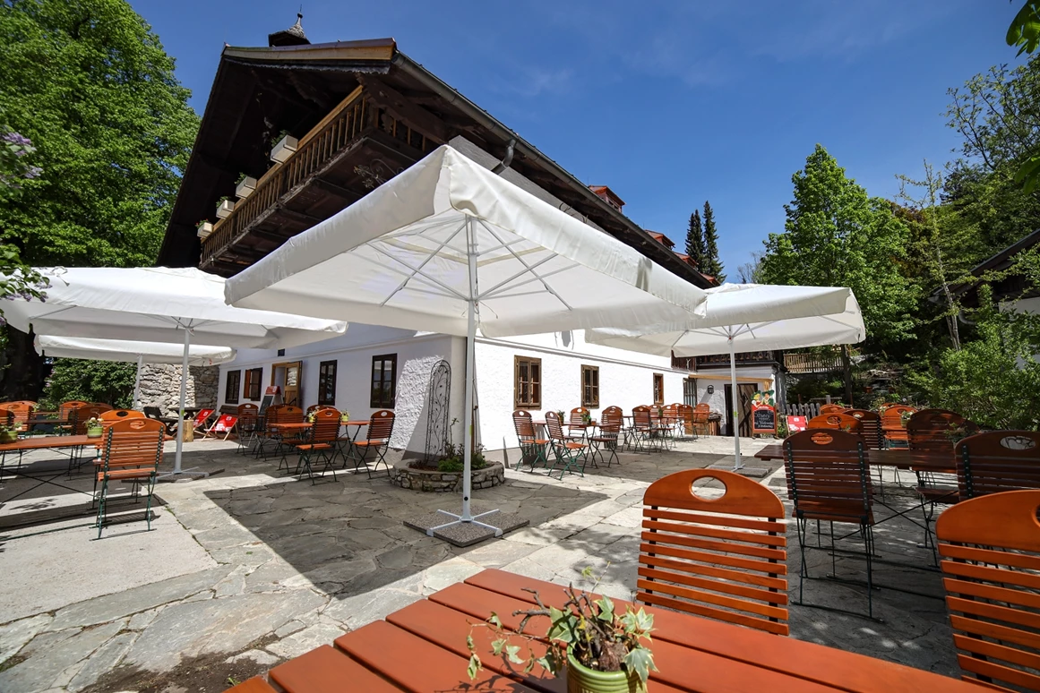 Hochzeitslocation: Im Gastgarten dürfen sich unsere Gäste auf genussvolle Momente freuen - Erentrudisalm