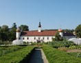 Hochzeit: Blick auf den Nord-Trakt von Schloss Schiltern - Schloss Schiltern