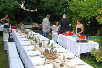 Hochzeit: Hochzeitstafel Outdoor Location - Metamorphosys - Place of Bliss - Wien 22