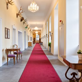 Hochzeit: Gang Schlosshotel - Schlosshotel Mondsee