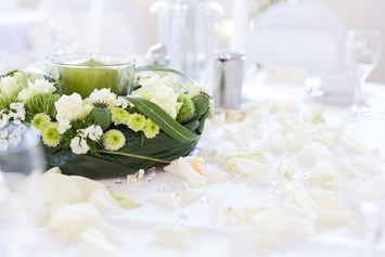 Hochzeit: Hochzeitsfeier in Creme-Farben - Rübezahl am Müggelsee