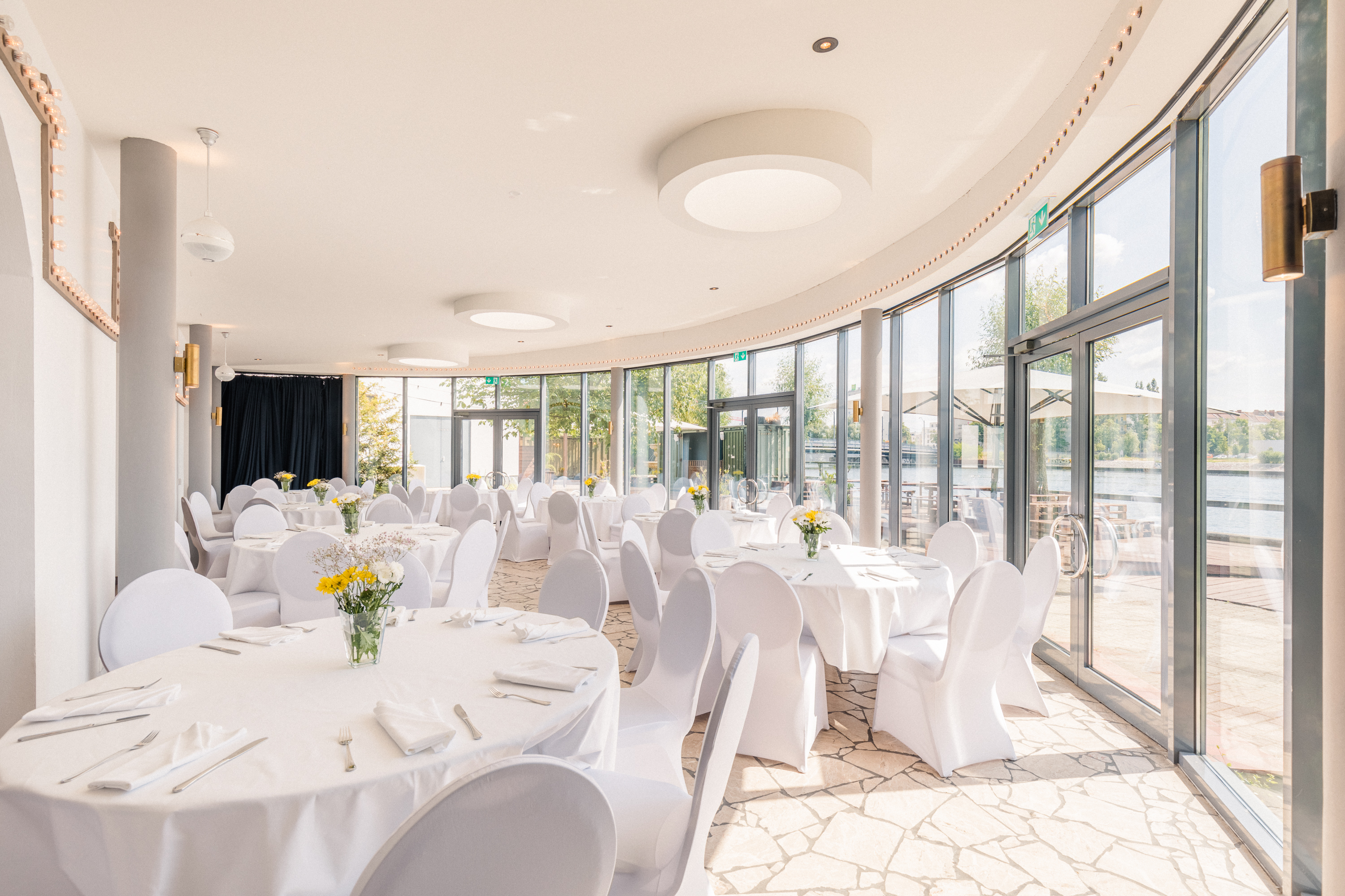 Hochzeit: WHITE Spreelounge