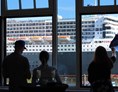 Hochzeit: Der beste Hafenblick der Stadt!  - Elblocation Panorama Lounge 