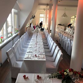 Hochzeit: Elblocation Panorama Lounge 
