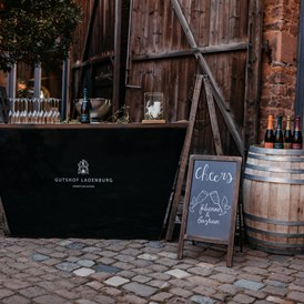 Hochzeit: Die Bar des Sektempfang  - Gutshof Ladenburg