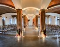 Hochzeit: Der Carl Theodor Saal 
besticht durch sein historisches Kreuzgewölbe, das im Jahr 2014 sorgfältig restauriert wurde. Der Saal ist vor allem für freie Trauungen sehr beliebt. - Gutshof Ladenburg