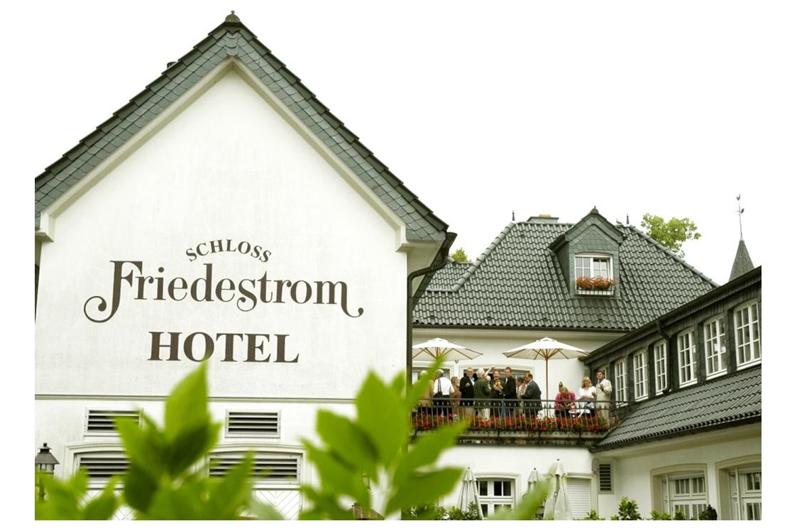 Hochzeit: Hotelansicht  - Hotel „Schloss Friedestrom“