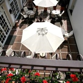 Hochzeit: Terrasse
Exklusiv für alle Feiern, die im Bankettsaal "Holunder-Kastanie" stattfinden.  - Hotel „Schloss Friedestrom“