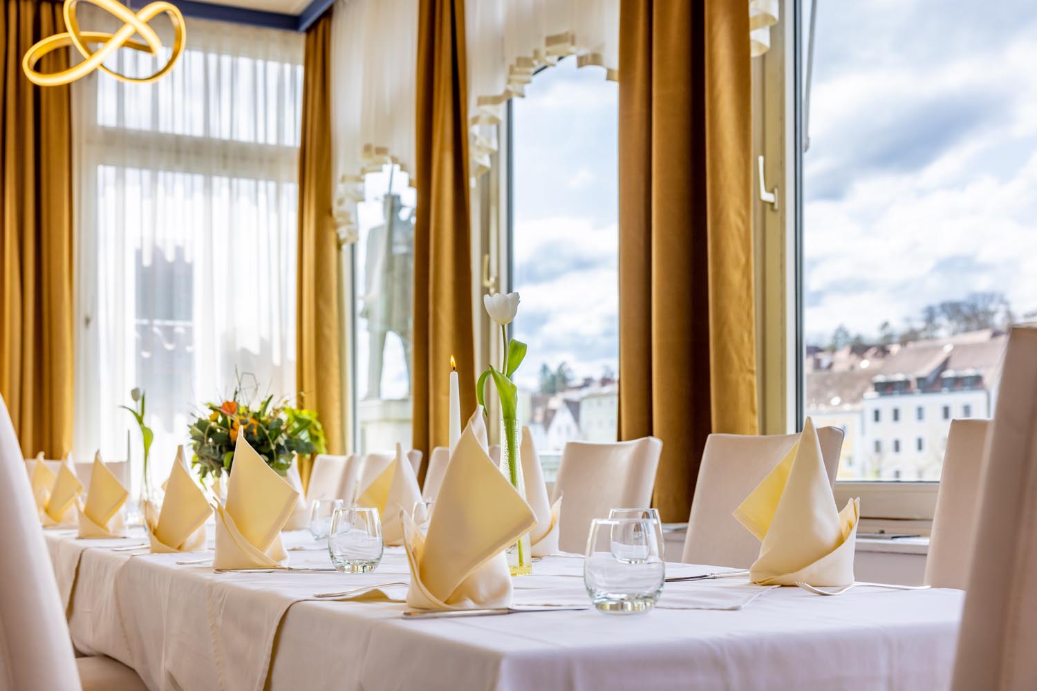 ****HOTEL-RESTAURANT MINICHMAYR Information about the banquet halls Panorama Room I