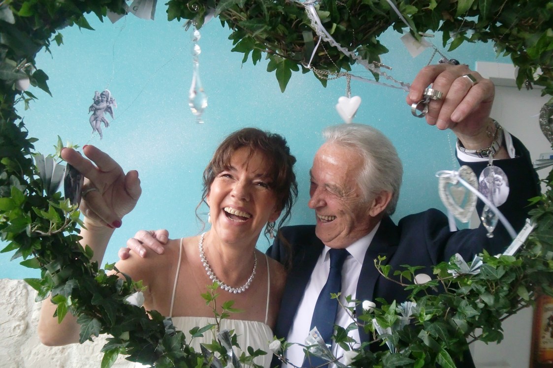 Hochzeit: Eines unsere glücklichen Brautpaare Ben + Babs   - Eventlof Düsseldorf mit edeler Sparrow's Lounge