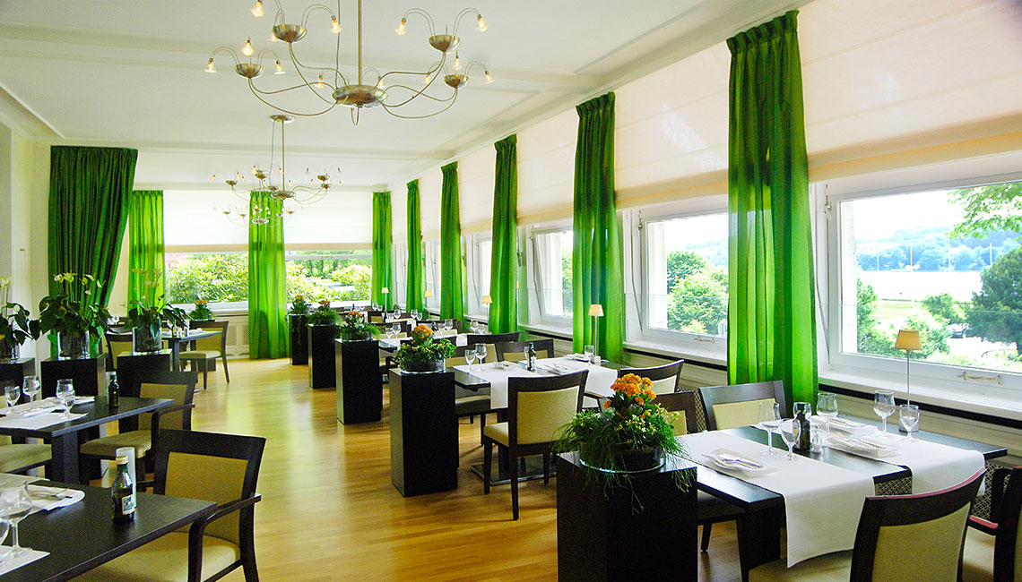 Parkhaus Hügel Angaben zu den Festsälen Veranda/Restaurant