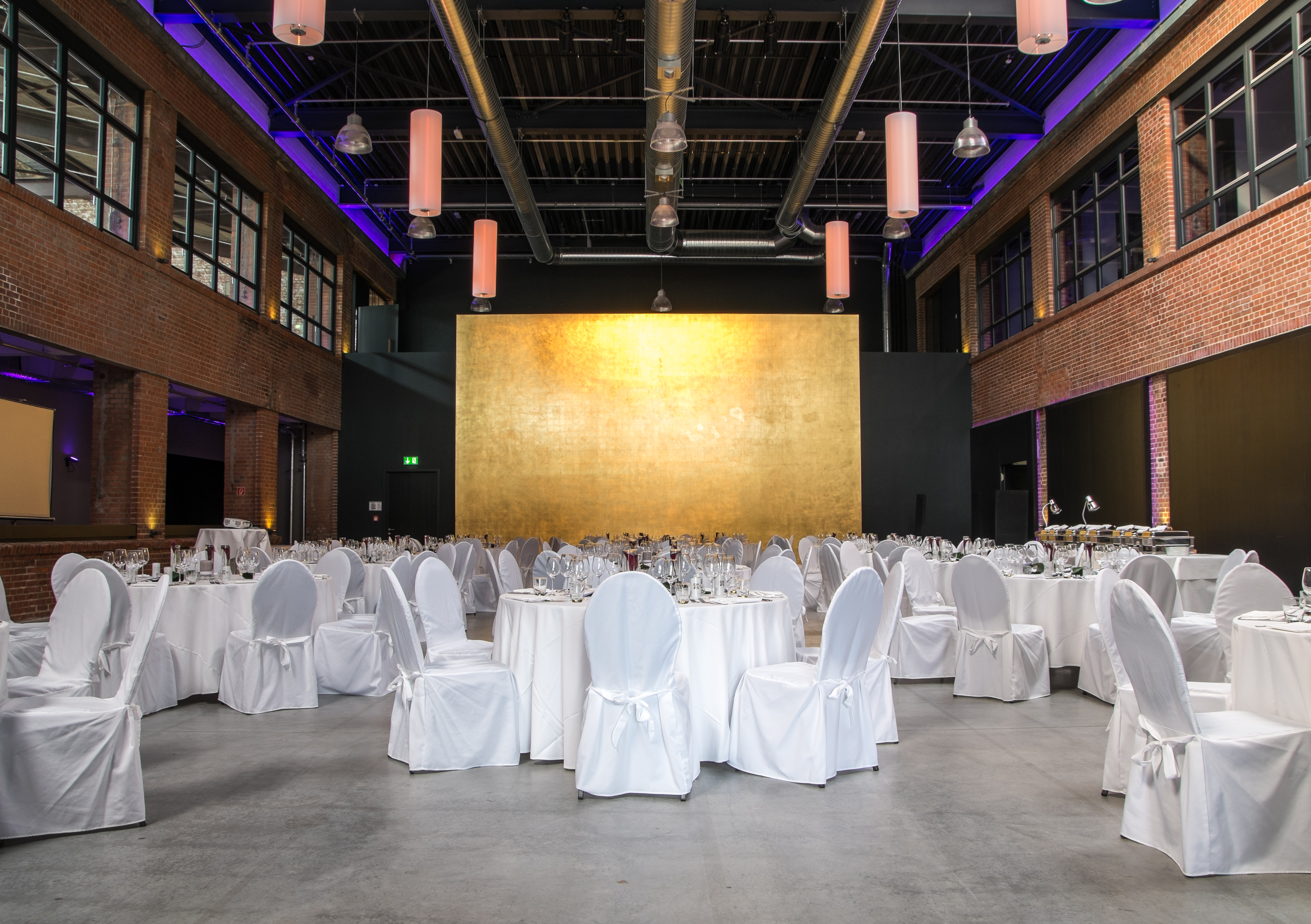 Hochzeit: Die große Festhalle des GOLDBERG[WERK] in 70736 Fellbach. - GOLDBERG[WERK] - Raum für Events