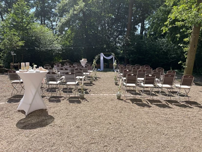 Hochzeit - Umgebung: mit Seeblick - Traugarten  - Outdoorbereich gehörig zum Kreuzgewölbe - Burg Lüttinghof