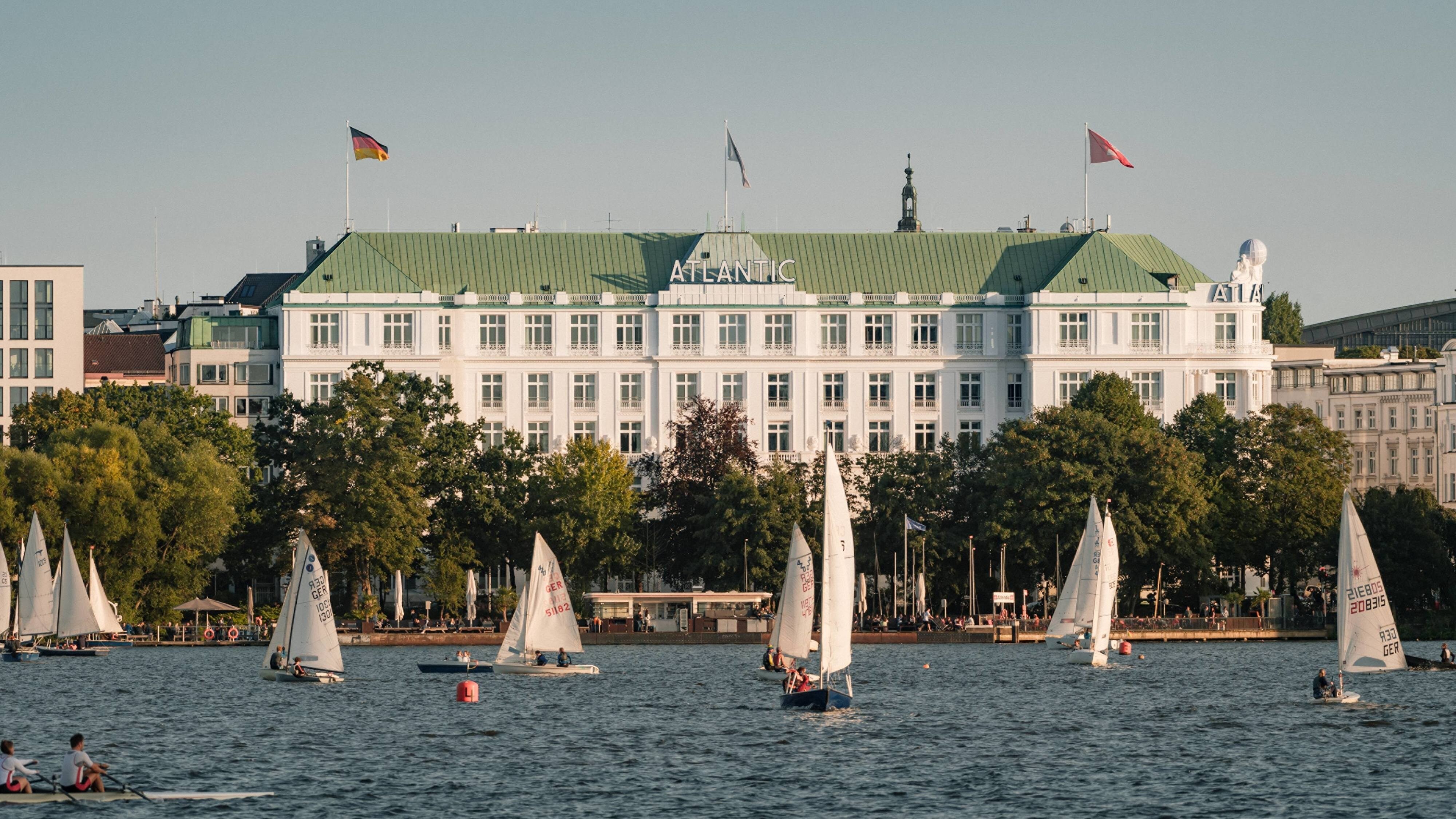Mariage - Reinbek - Traumhochzeit im Hotel Atlantic Kempinski Hamburg – feiern im legendären Weißen Schloss an der Alster.
 - Hotel Atlantic Kempinski