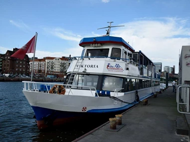 Hochzeit: Die VIKTORIA ist unser Flaggschiff und für große Gesellschaften bis 100 Personen perfekt geeignet. - Elbe Erlebnistörns