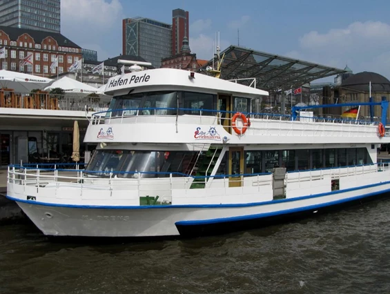 Hochzeit: Die HAFEBPERLE ist ideal für Gruppen bis ca.50 Personen.  - Elbe Erlebnistörns