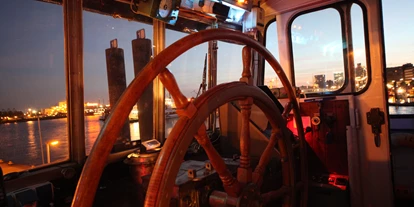 Hochzeit - Geeignet für: Geburtstagsfeier - Ellerbek - Brücke bei Nacht - Eventschiff Grosser Michel