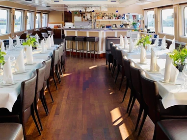 Hochzeit: Frisch eingedeckt, Salondach offen - Eventschiff Grosser Michel