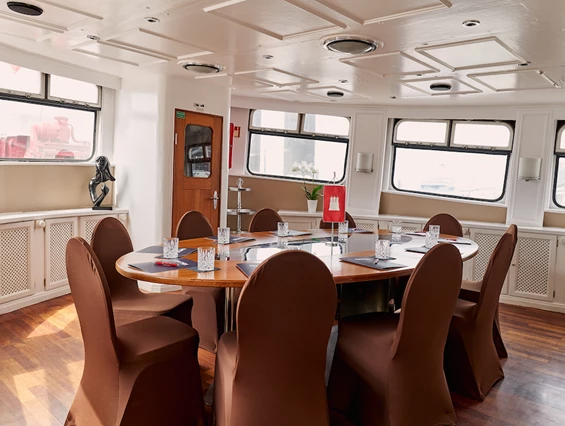Hochzeit: Trauzimmer / Buffetraum - Eventschiff Grosser Michel
