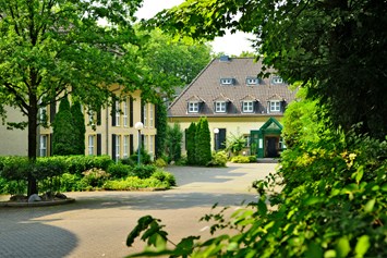 Hochzeit: Außenansicht  - Waldhotel Heiligenhaus