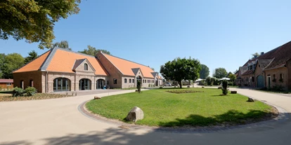 Matrimonio - Ratingen - Der Innenhof mit Eventscheune - Schloss Arff