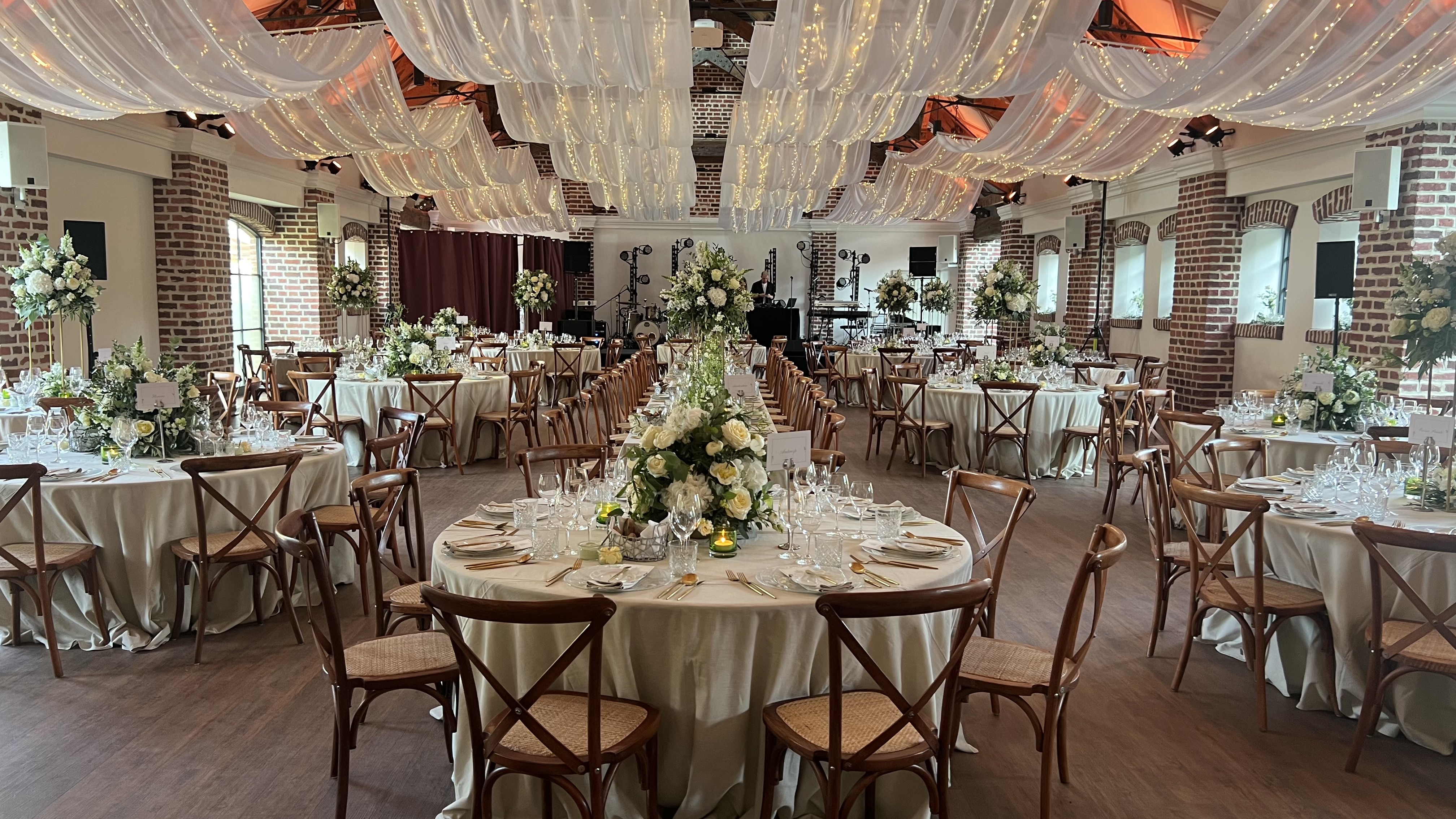 Hochzeitslocation: Dinner in der Eventscheune  - Schloss Arff