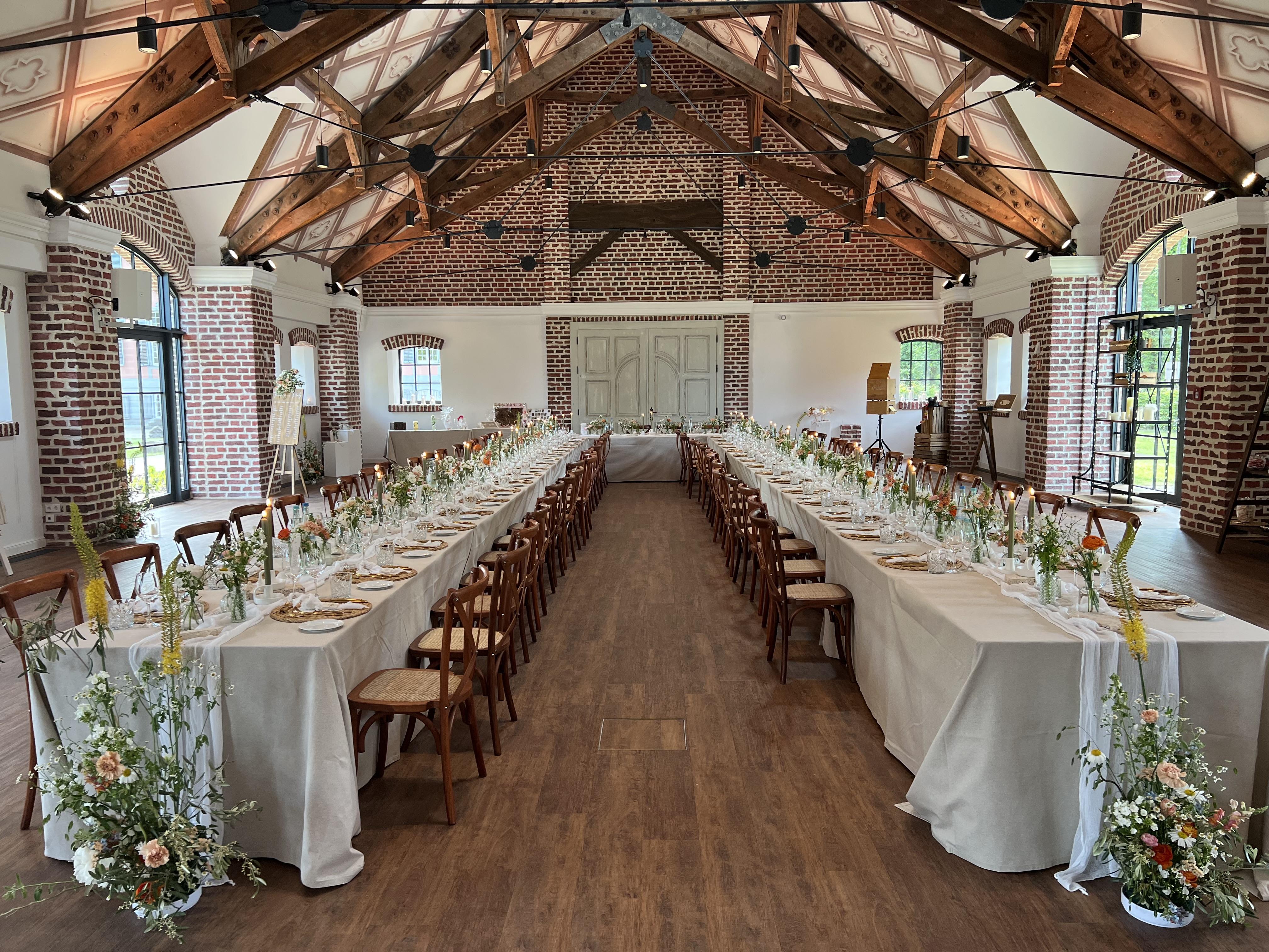 Hochzeitslocation: Dinner in der Eventscheune  - Schloss Arff