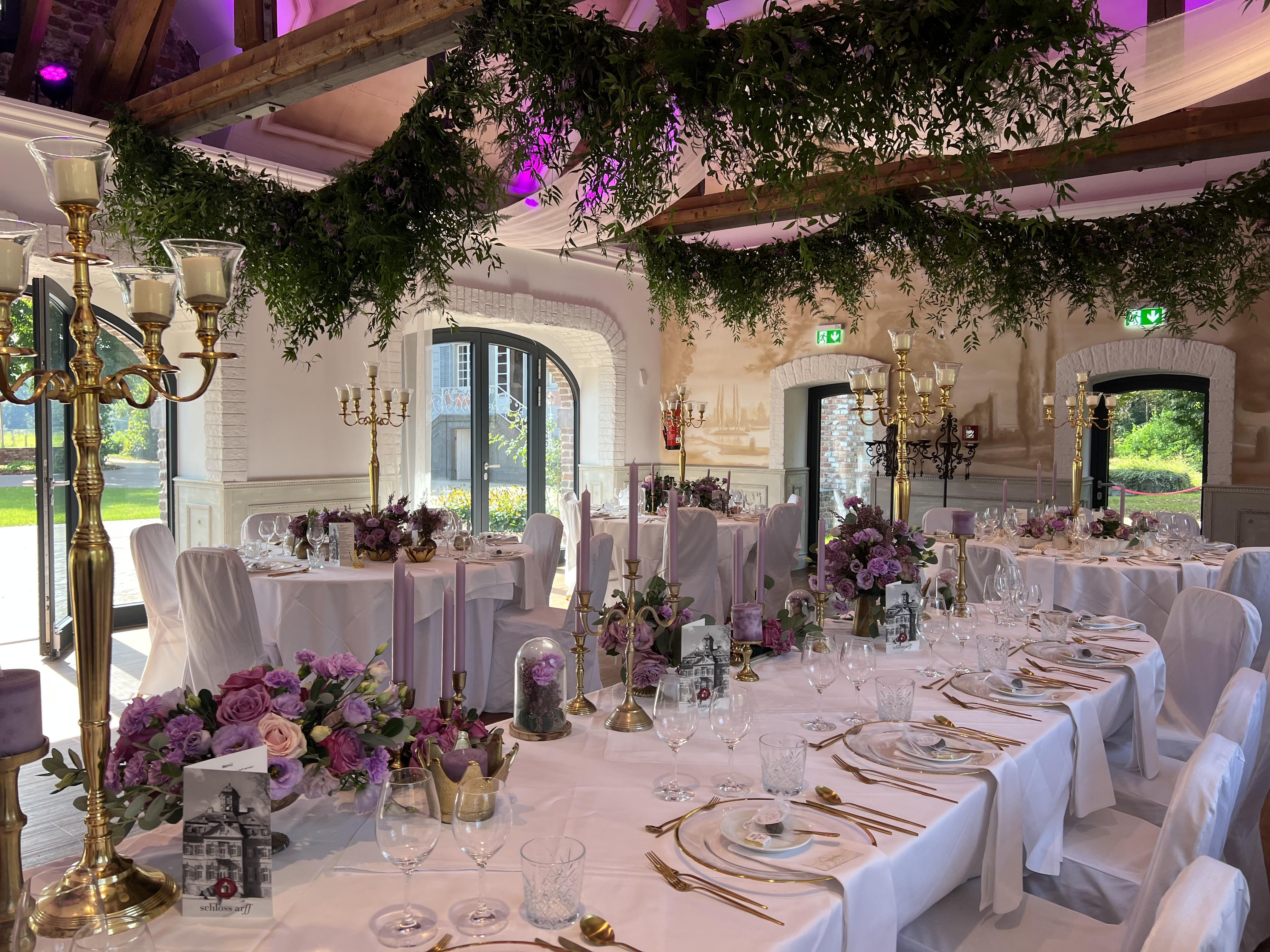 Hochzeitslocation: Dinner in der Eventlounge  - Schloss Arff