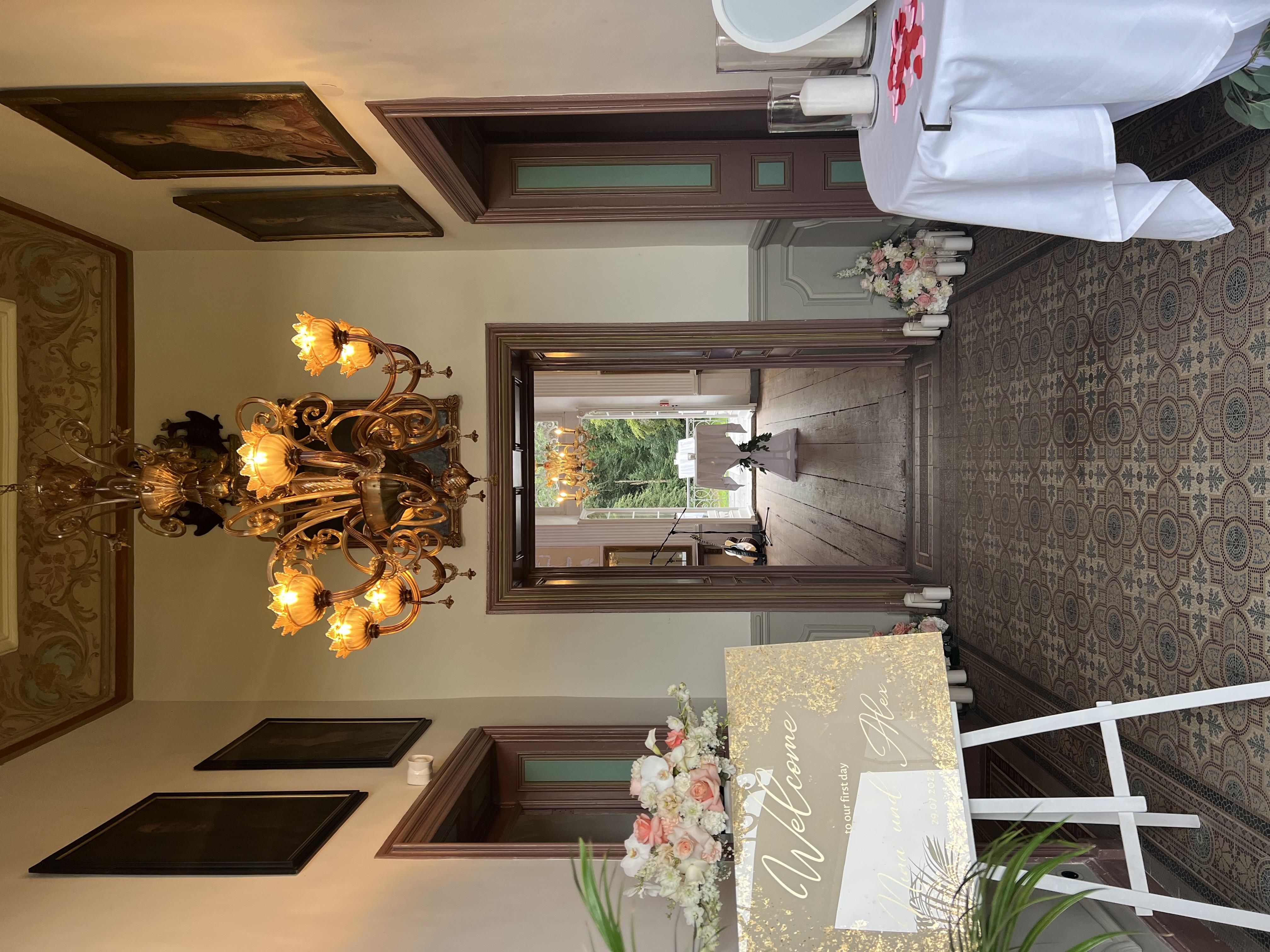 Hochzeitslocation: Eingangsbereich Schloss - Schloss Arff