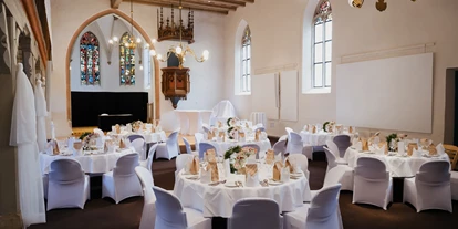 Mariage - Region Stuttgart - Großer Saal in der Kreuzkirche mit runden Tischen - K3N – Stadthalle und Kreuzkirche Nürtingen