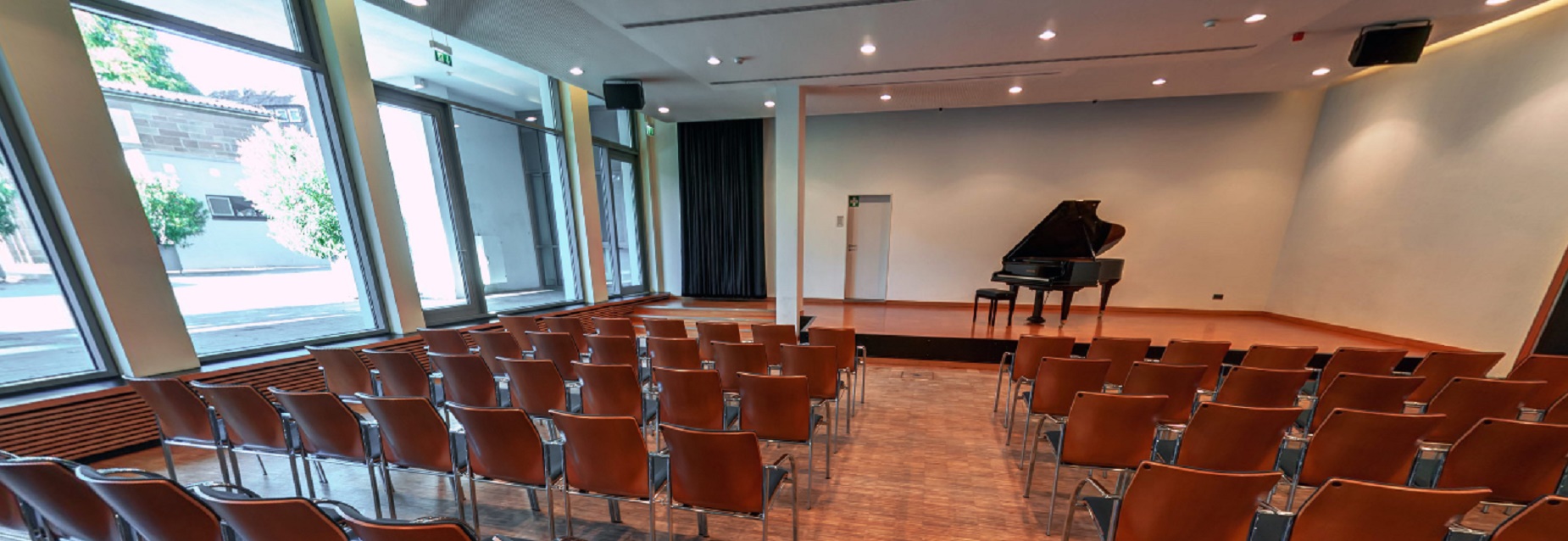 K3N – Stadthalle und Kreuzkirche Nürtingen Informatie over de balzalen Kleine zaal