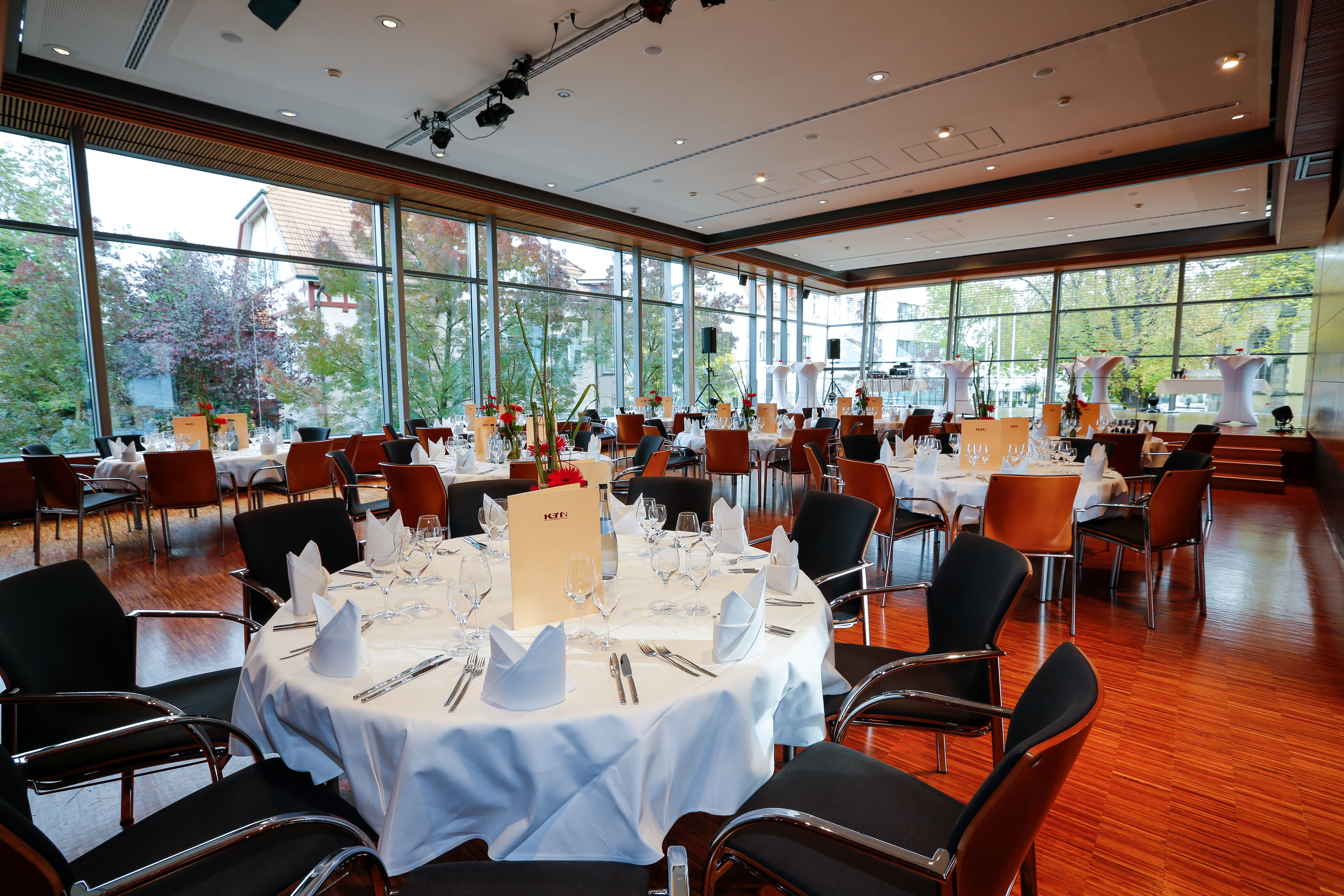 K3N – Stadthalle und Kreuzkirche Nürtingen Informatie over de balzalen Panoramazaal