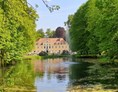 Hochzeit: Unser Schlossteich ist immer wieder ein beliebtes Motiv für den Hochzeitsfotografen - Barockschloss Oberlichtenau