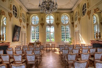 Hochzeit: Im Berocksaal finden bis zu 90 Personen Platz - Barockschloss Oberlichtenau