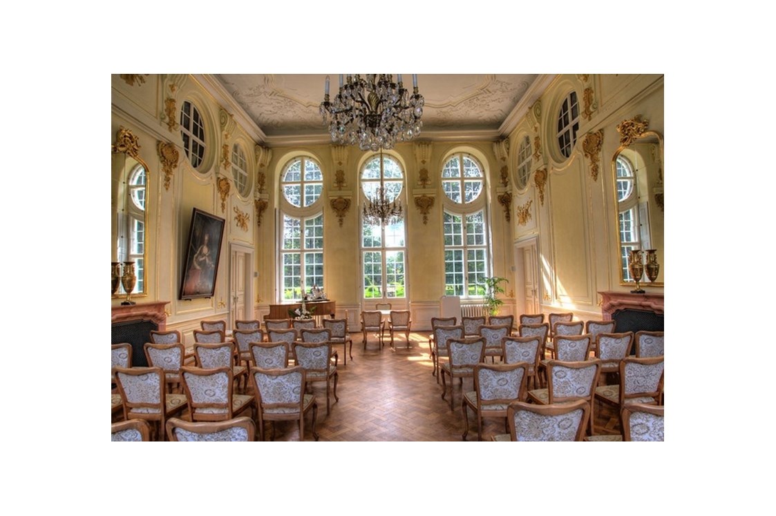 Hochzeit: Im Berocksaal finden bis zu 90 Personen Platz - Barockschloss Oberlichtenau