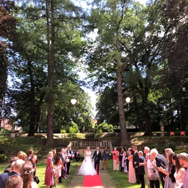 Hochzeit: Wir legen den roten Teppich für Sie aus. - Barockschloss Oberlichtenau