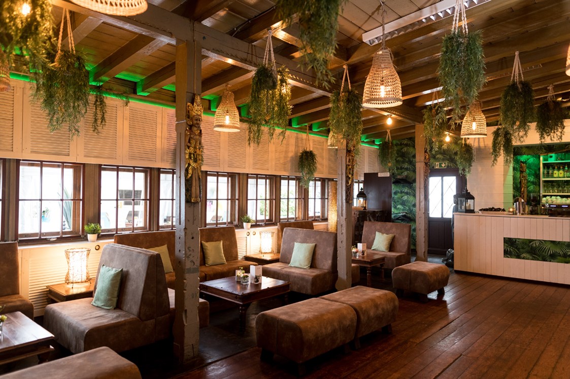 Hochzeit: Jungle Lounge / kleiner Bereich - Buddha Lounge Red Mandarin