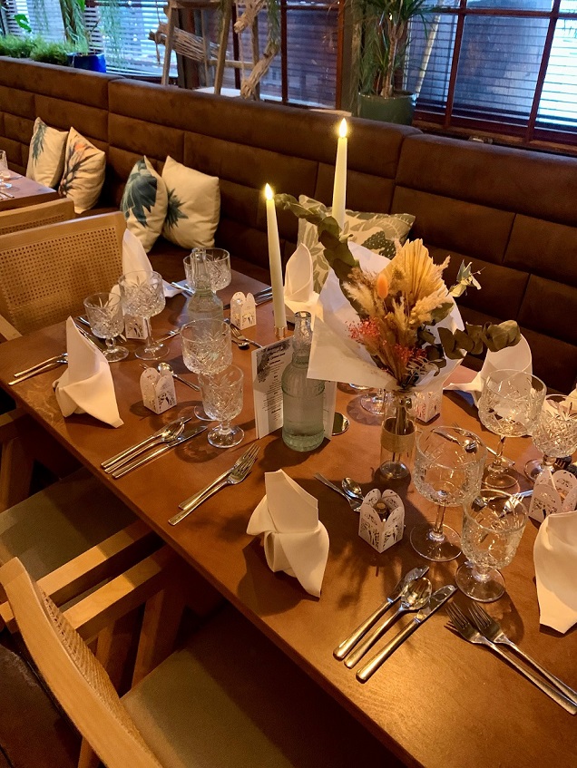 Hochzeitslocation: Orangerie - Tafeln ohne Tischwäsche - Mauritius Stuttgart-Süd Eventlocation