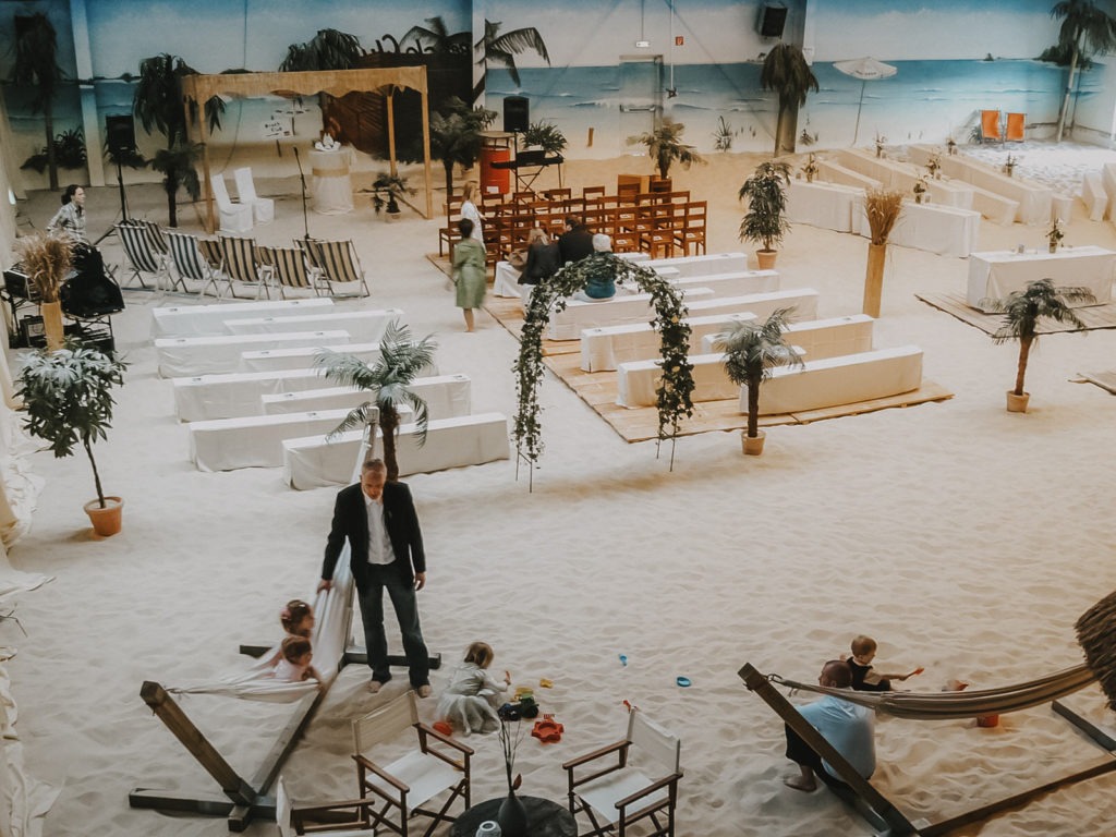 Hochzeit - Essen - Freie Trauung mit den Füßen im Sand – Strandhochzeit im Blue Beach Witten.
 - blue:beach