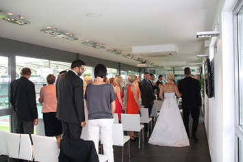 Hochzeit: Trauung in der Skylounge! - Volkswagen Arena