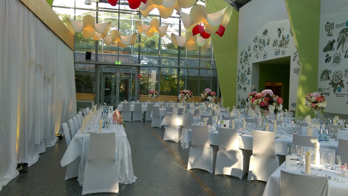 Hochzeit: Unser Glasfoyer für größere Hochzeitsgesellschaften - die neue botanika