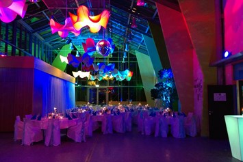 Hochzeit: Unsere Eventbeleuchtung sorgt für stimmungsvolles Licht - die neue botanika